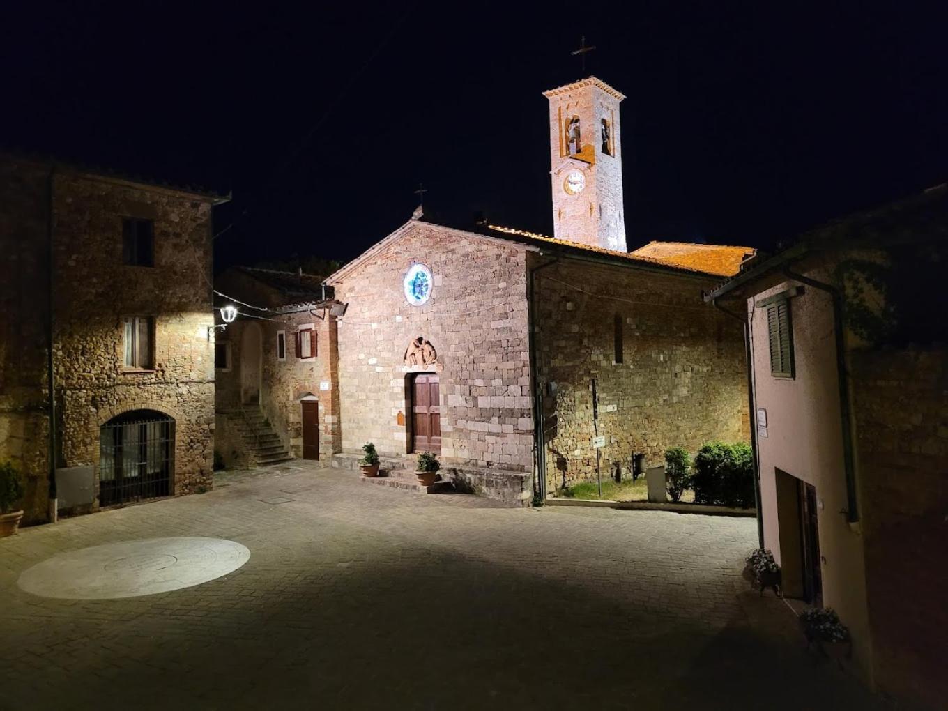 La Fattoria Montalcinello Guest House Chiusdino Exterior photo