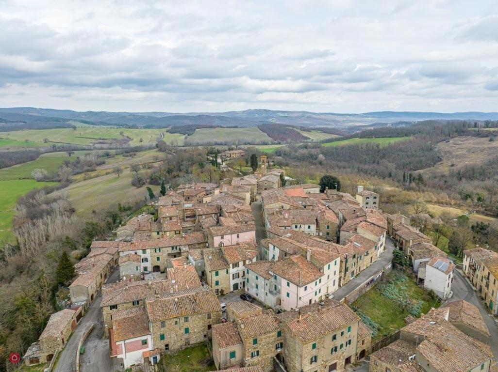 La Fattoria Montalcinello Guest House Chiusdino Exterior photo