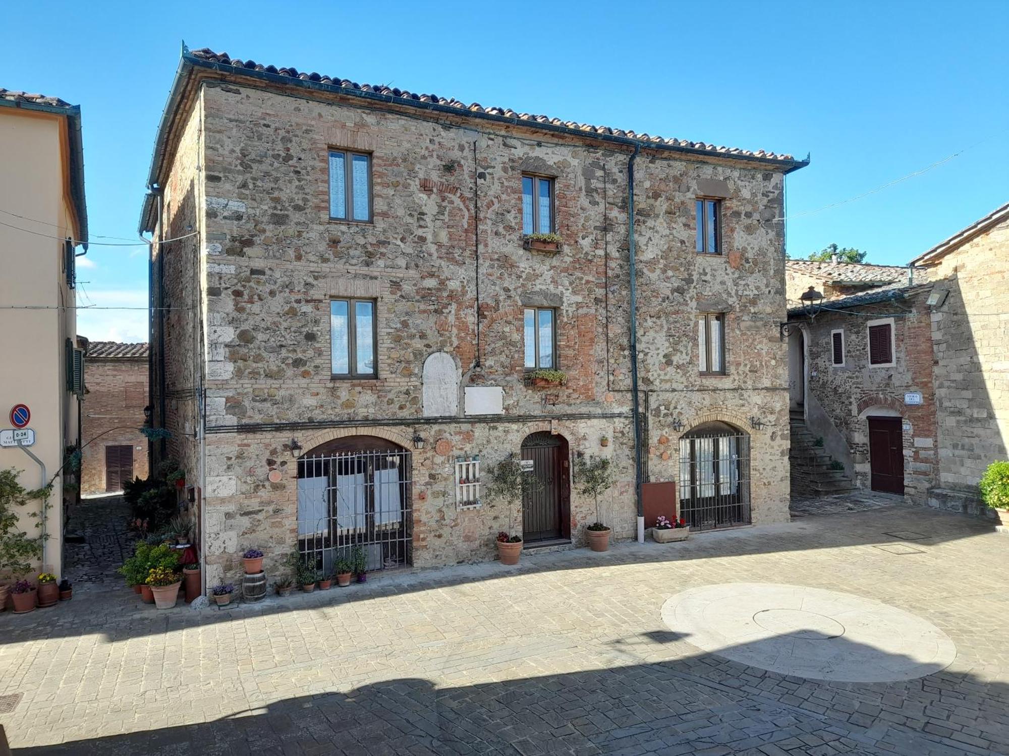 La Fattoria Montalcinello Guest House Chiusdino Exterior photo