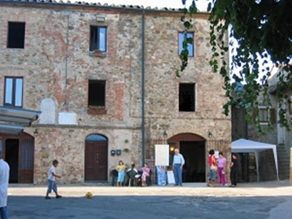 La Fattoria Montalcinello Guest House Chiusdino Exterior photo