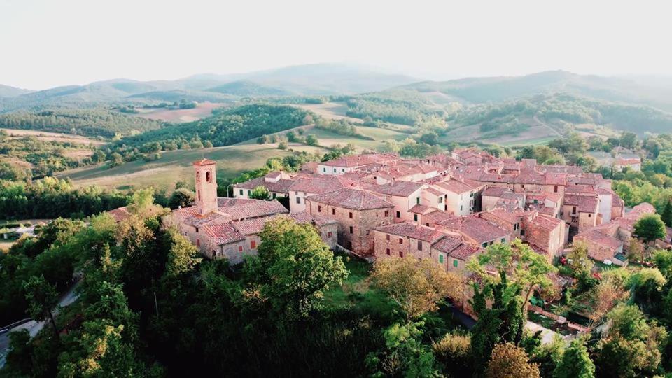 La Fattoria Montalcinello Guest House Chiusdino Exterior photo